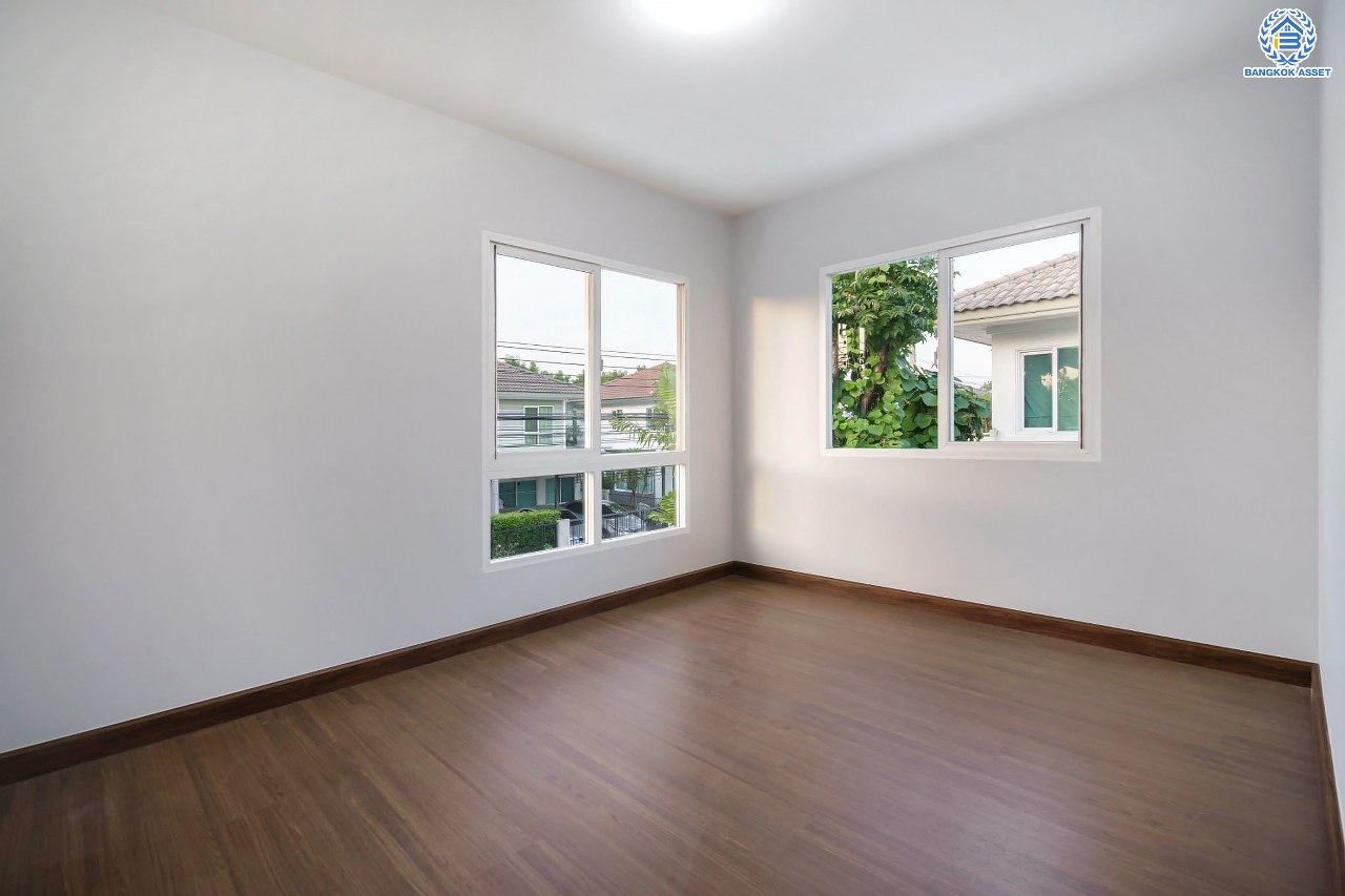 บ้านเดี่ยวมือสอง จากแบรนด์ LH โครงการ ชัยพฤกษ์ วัชรพล หลังใหญ่ เนื้อที่ 50.6 ตร.ว. ฟังก์ชัน 3 ห้องนอน 3 ห้องน้ำ จอดรถได้ 2 คัน พร้อม Facilities ครบครัน บนทำเลเดินทางสะดวก ติดถนนสุขาภิบาล5 เชื่อมต่อหลายเส้นทาง ใกล้ทางด่วน "ฉลองรัช" และรถไฟฟ้าสายสีเขียว "สถานีสายหยุด"